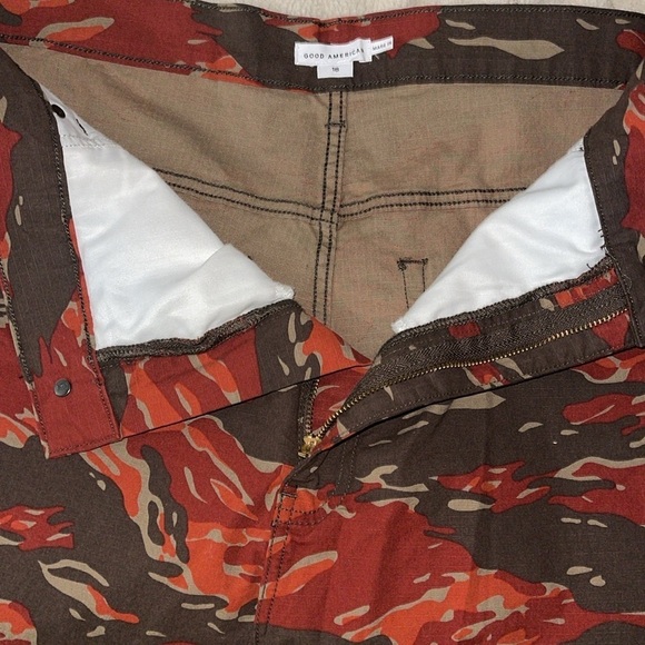 Good American UNISEX Cargo Uniform Pants in Desert Camo0001 size 18 - Picture 13 of 14